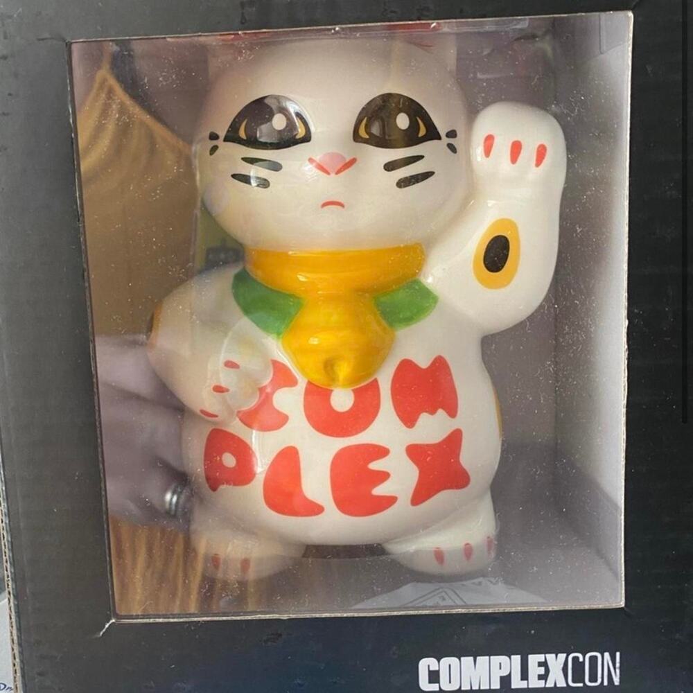 Complexcon complex maneki cat nib